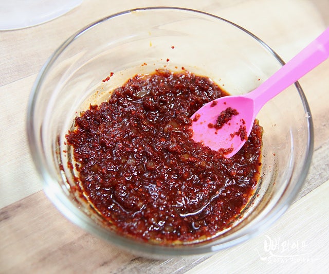 Boil the noodles and make the sauce — step photo 2