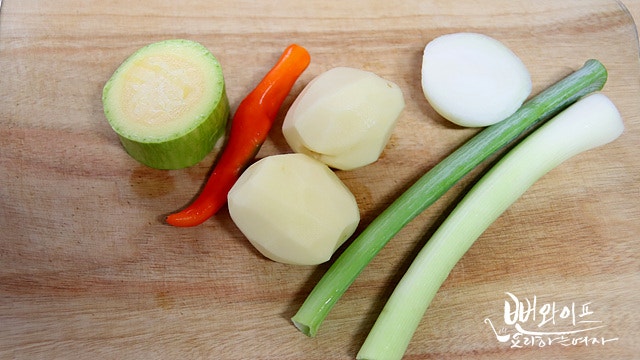 Slice the ingredients — step photo 1