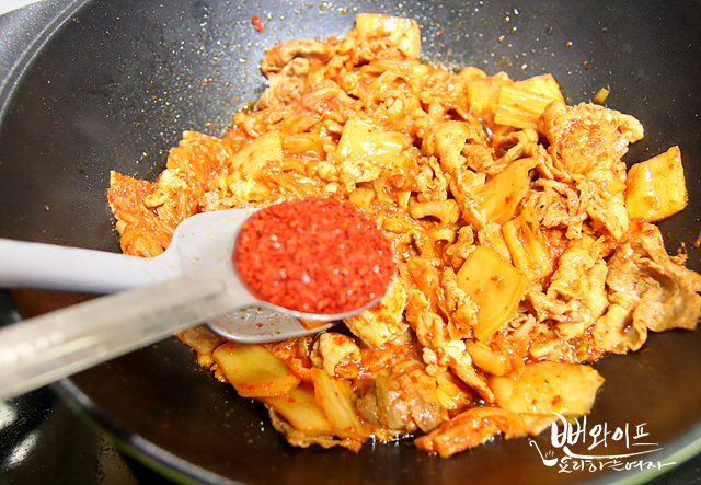 Add kimchi and stir-fry — step photo 3