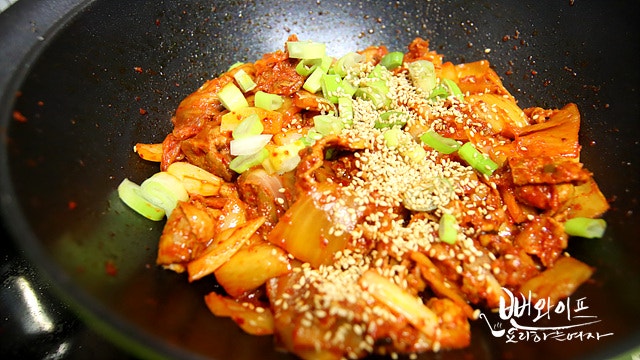 Add kimchi and stir-fry — step photo 3