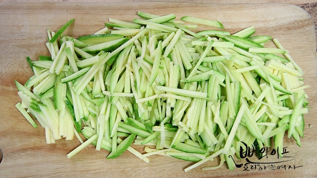 Cut the ingredients — step photo 2
