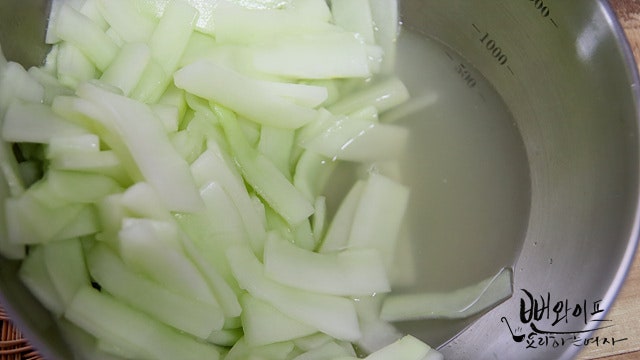 Salt the cucumber — step photo 1