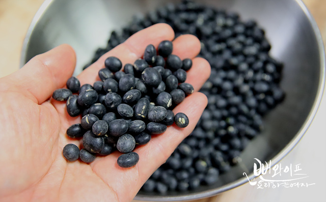 Wash and soak the beans — step photo 1