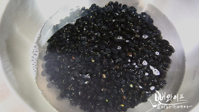 Wash and soak the beans — step photo 3