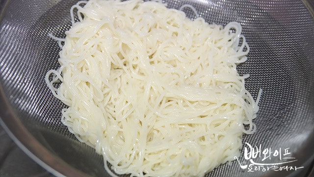 Boil the noodles — step photo 2