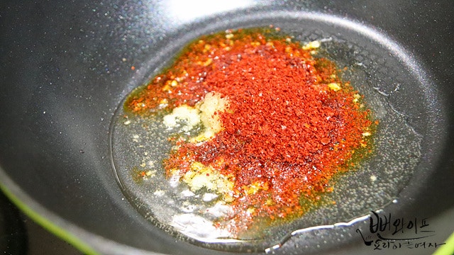 Make garlic chili oil — step photo 1