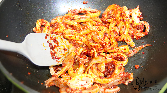 Stir-fry with ingredients — step photo 2