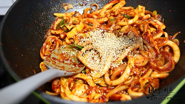 Stir-fry with ingredients — step photo 2