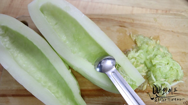 Prepare the overripe cucumber — step photo 1
