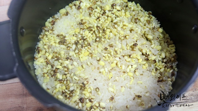 Cook the glutinous rice — step photo 1