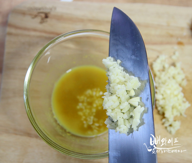 Make the chilled salad dressing — step photo 2