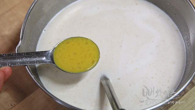スープと鶏むね肉に味付けをする — 手順の写真 3
