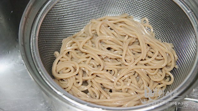 麺をゆでる — 手順の写真 2