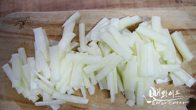 Salt the cucumber — step photo 1