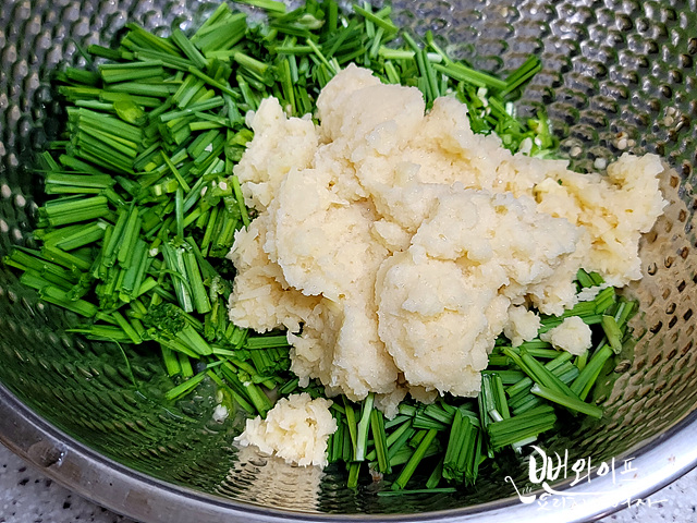 Mix the batter — step photo