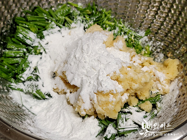 Mix the batter — step photo 1