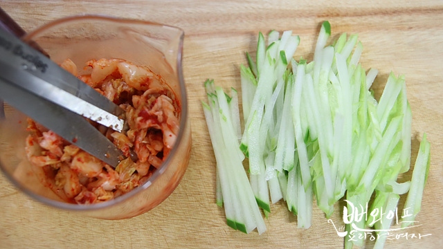 Slice and prepare the toppings — step photo 1