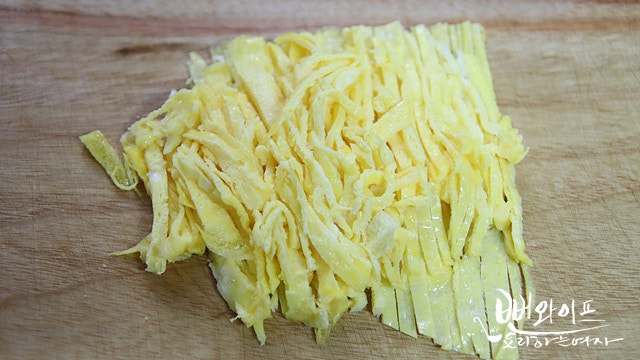 Slice and prepare the toppings — step photo 1