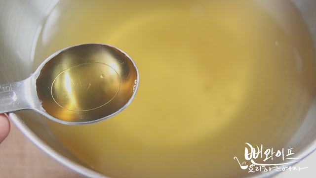Season the anchovy broth — step photo 2
