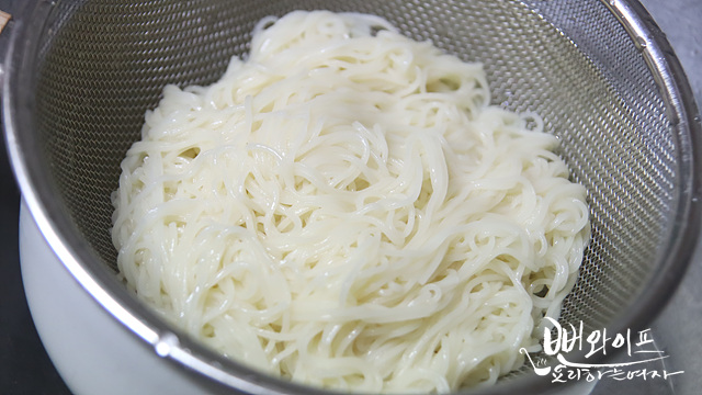 Boil the noodles — step photo 2