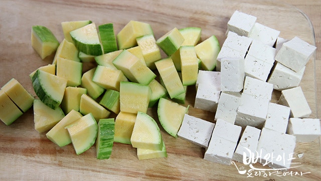 Slice the ingredients — step photo 2