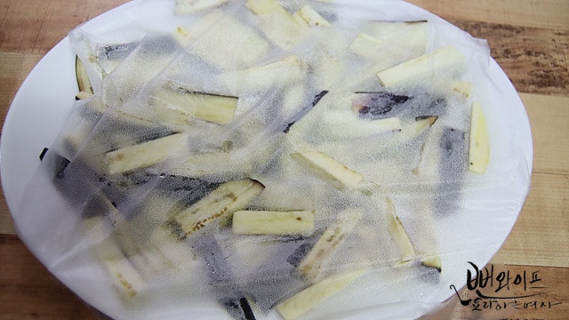 Cook the eggplant in the microwave — step photo 2