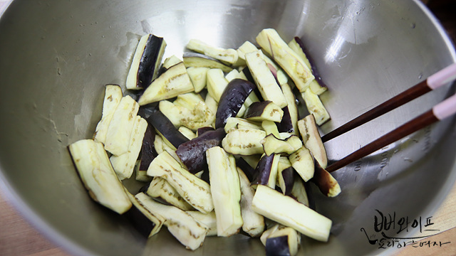 Cook the eggplant in the microwave — step photo