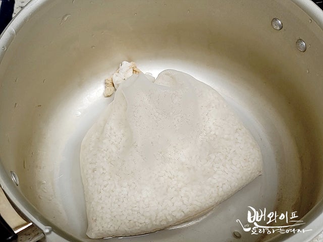 Place the ingredients in the pot — step photo 2