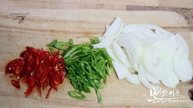 Slice the garnish ingredients — step photo 2