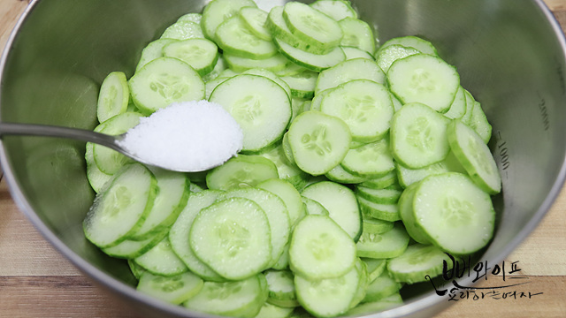 Salt the cucumbers — step photo 2