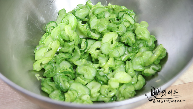 Salt the cucumbers — step photo 2