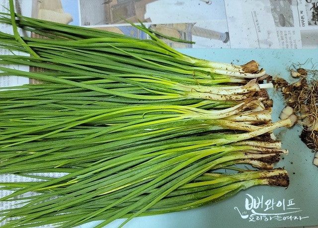 Trim and wash the scallions — step photo 1