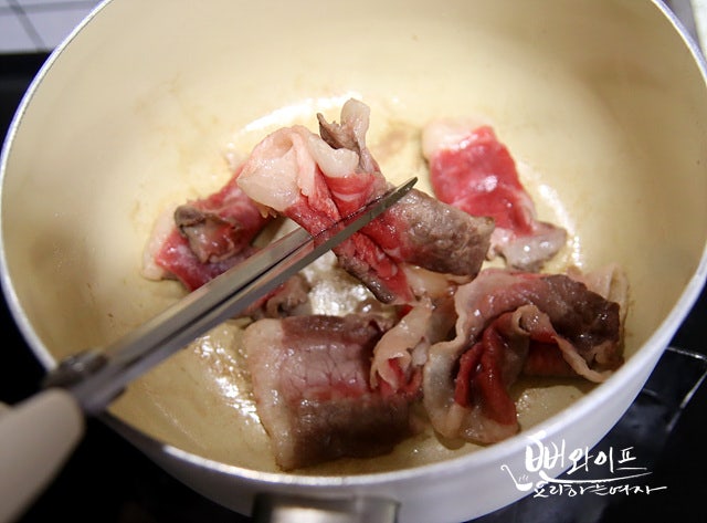牛ともばら肉とテンジャンを炒める — 手順の写真 2