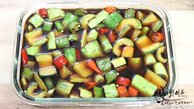 Pour the soy sauce brine — step photo 2