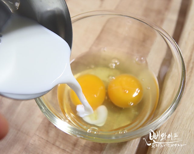 Make the scrambled eggs — step photo 2