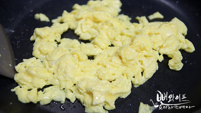 Make the scrambled eggs — step photo 2