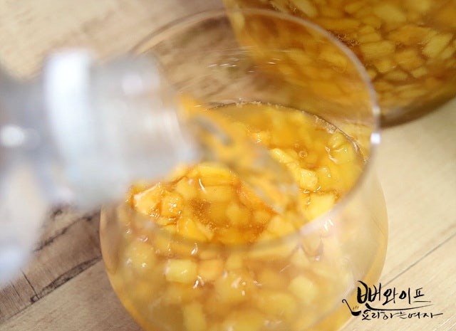 Make the peach ade — step photo 1