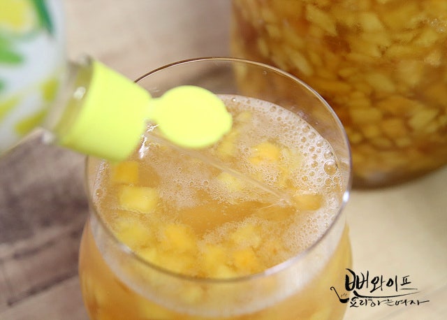 Make the peach ade — step photo 2