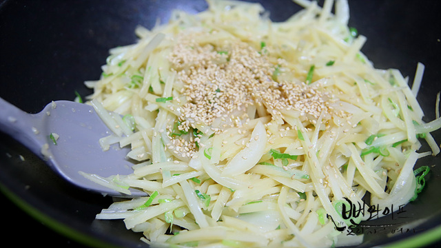 Add the onion and stir-fry — step photo 2