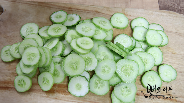 Slice the cucumbers — step photo
