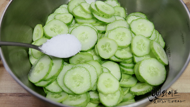Salt the cucumbers — step photo 1