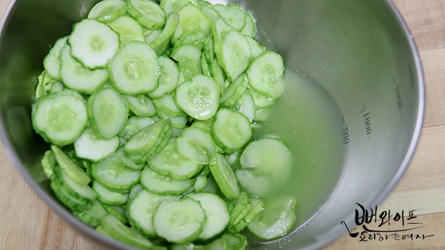Salt the cucumbers — step photo 2