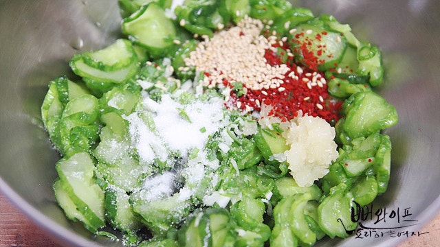 Season the salad — step photo 1