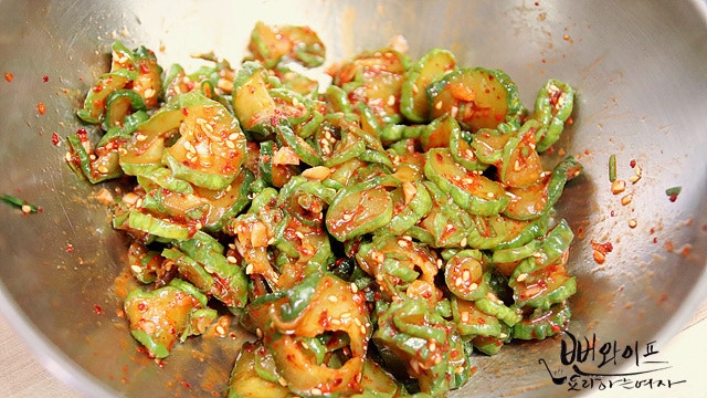 Season the salad — step photo 2