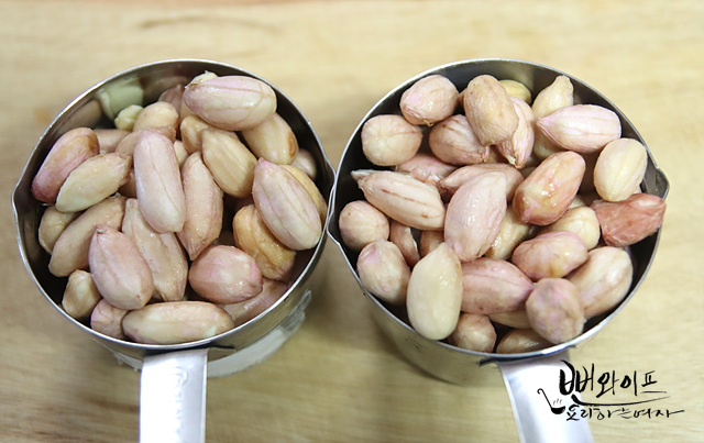 Clean and shell the peanuts — step photo 5