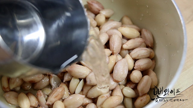 Add the soy sauce liquid — step photo 1