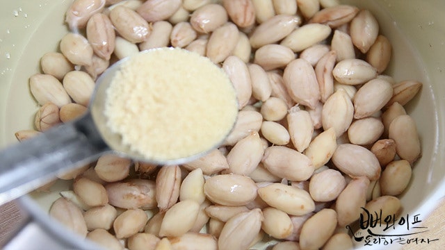 Add the soy sauce liquid — step photo 2