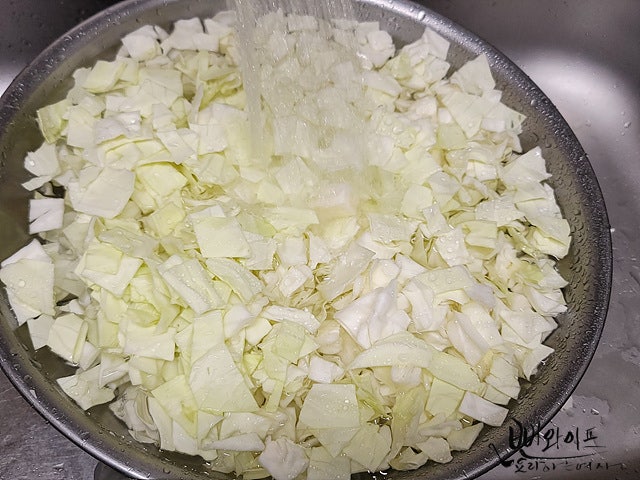 Salt the cabbage — step photo 1