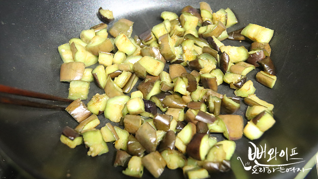 Pan-fry the ingredients — step photo