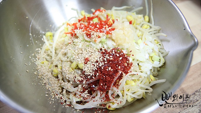 Season the soybean sprouts — step photo 1